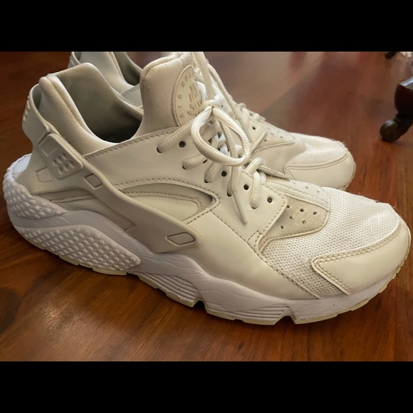 women’s nike huarache sneakers - Picture 2 of 3